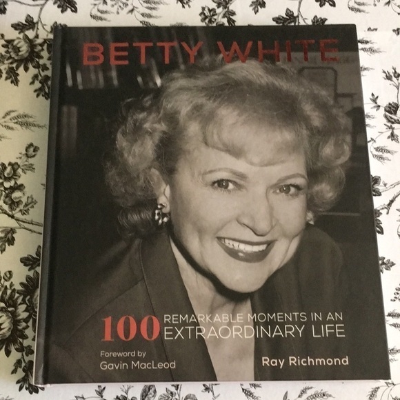 Betty White 100 Remarkable Moments in an Extraordinary Life Hardcover Book 2021 - Picture 1 of 8